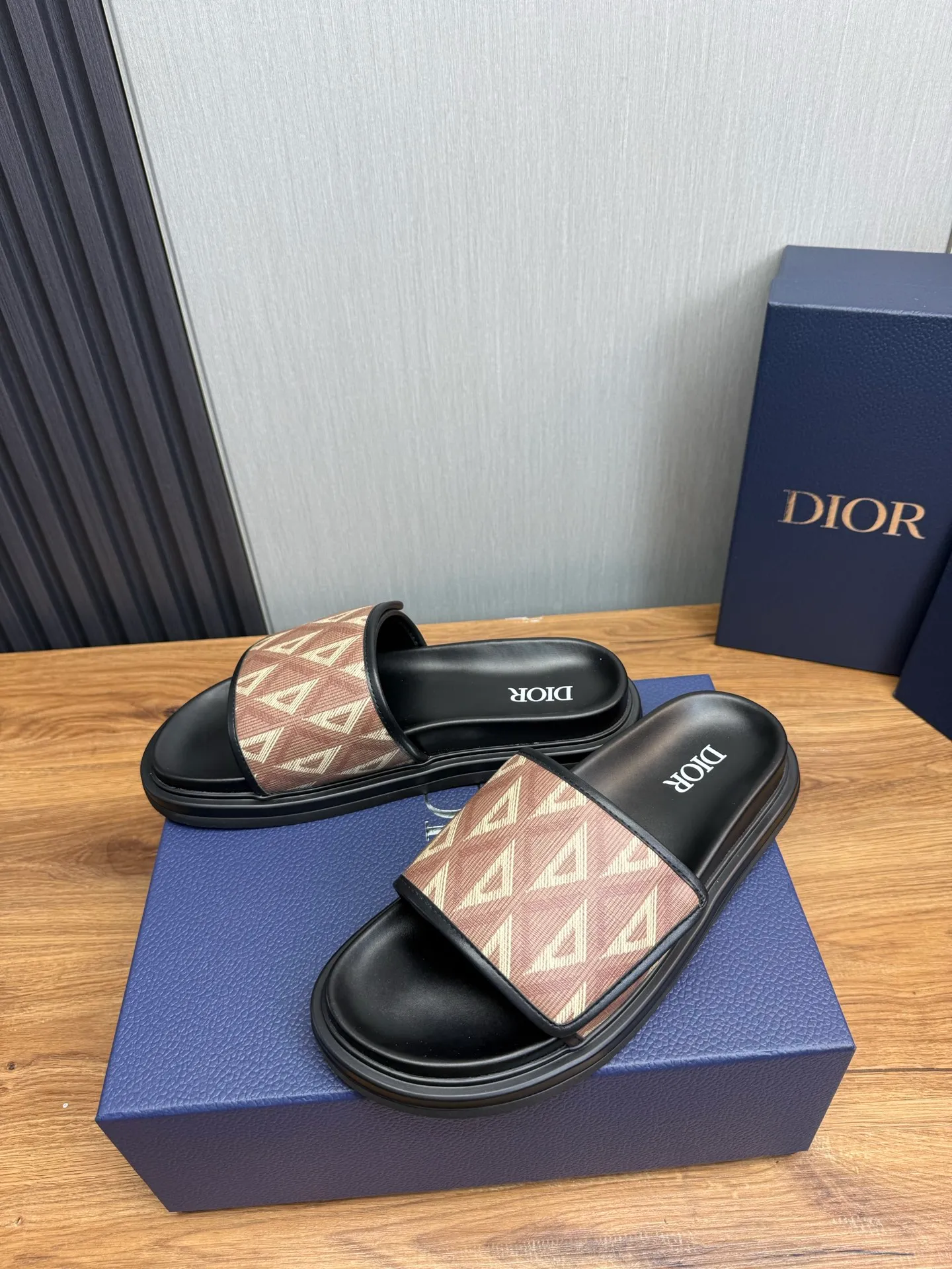 Men's shoes 💰280💰 Dior. Men's slippers 🩴Official website 1:1 production 38-45 yards 45 46 🉑️Customized original material shipped✅